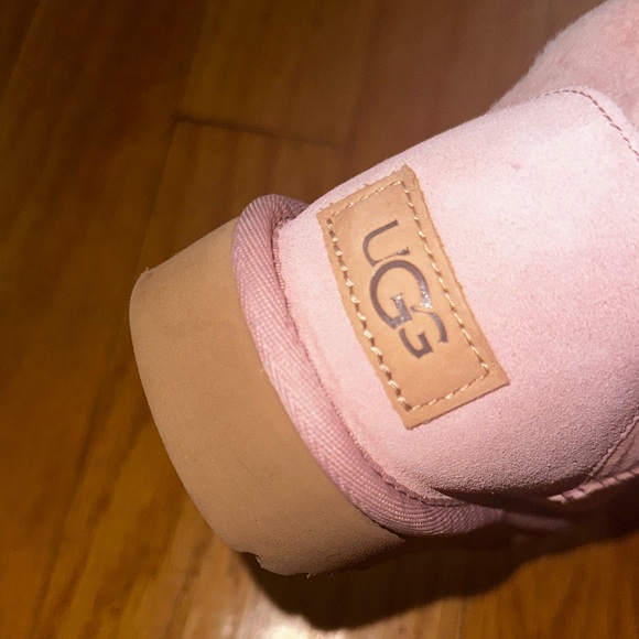 Brand new Pink uggs size 6 women’s never worn - Picture 3 of 4